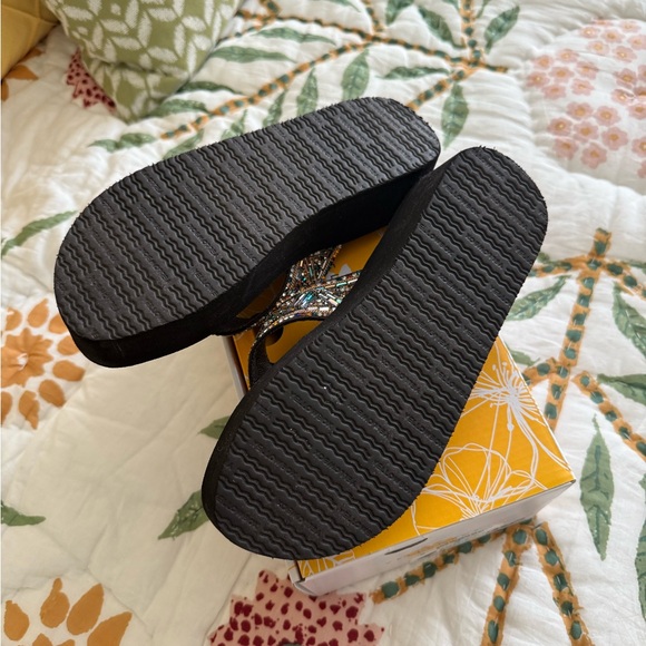 Yellow Box Women's Beaded Rosalie Turquoise and Brown Sandals - Picture 3 of 4